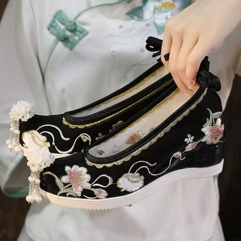 Woman Increased Internal Embro – обзор и цена Embroidery Shoes