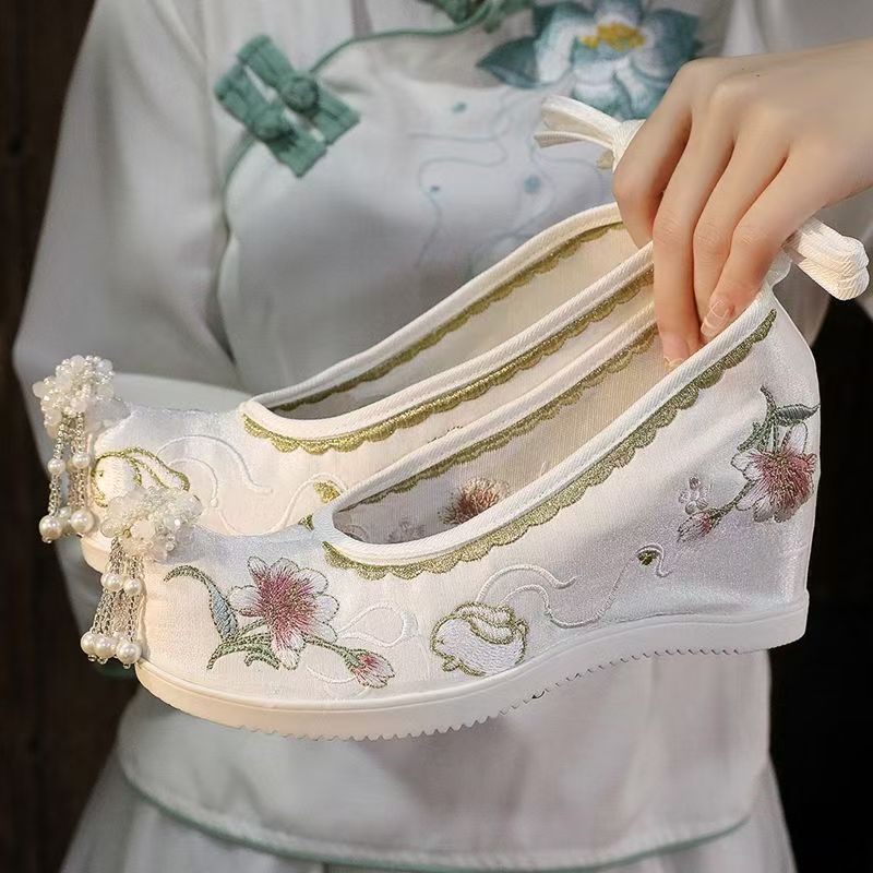Woman Increased Internal Embro – обзор и цена Embroidery Shoes