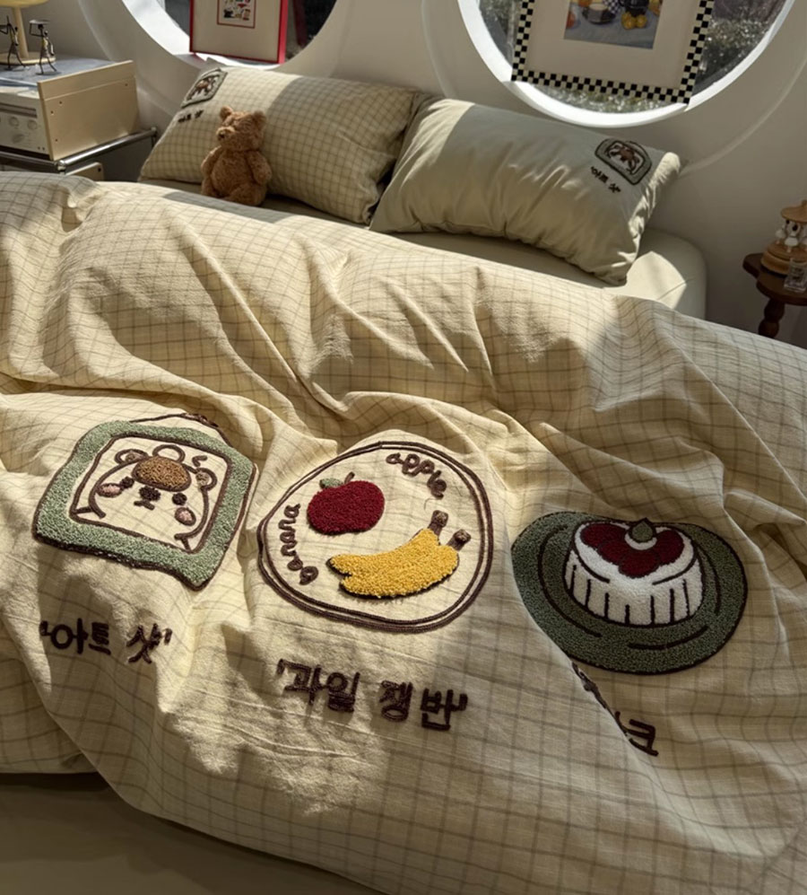 Cute cartoon bear cake banana  – обзор и цена Embroidery Quilt Cover