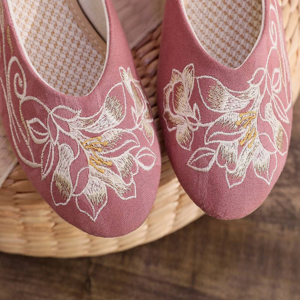 2026 Women's Wine Red & Beige  – обзор и цена Embroidery Shoes